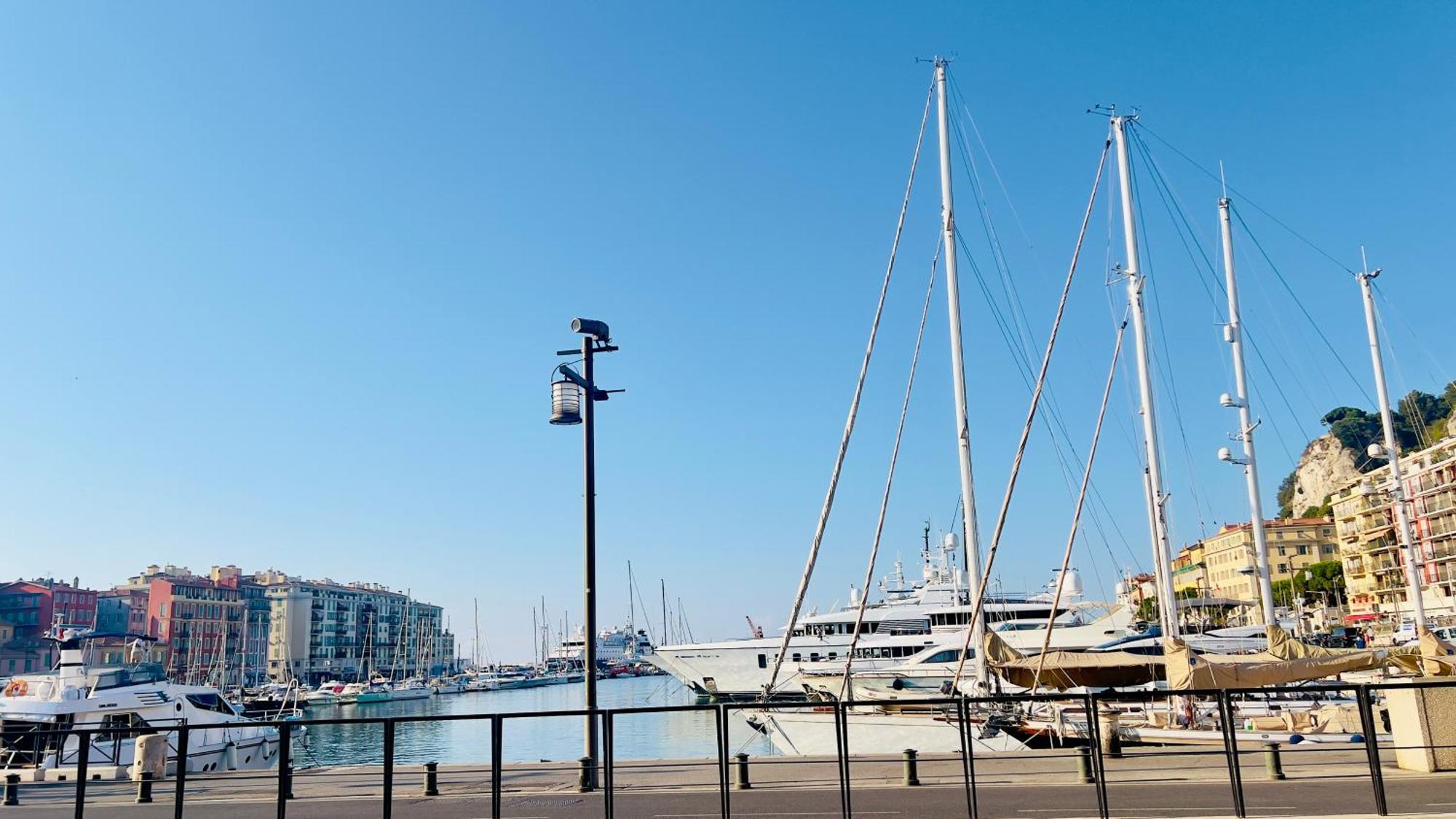 Bas De Duplex Cosy Et Proche Du Port Privatunterkunft Nizza